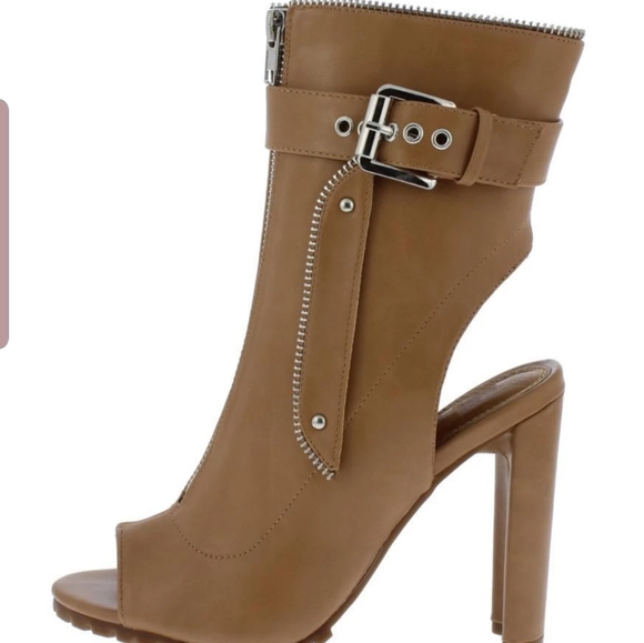 Cut out heel booties - Picture 2 of 5